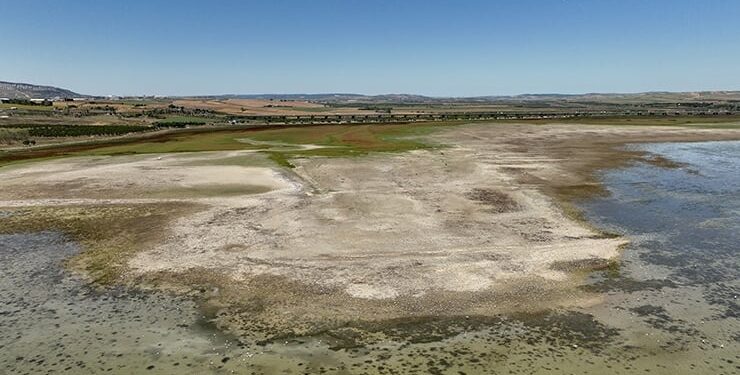 İstanbul’un önemli su kaynağı Büyükçekmece Gölü kurudu