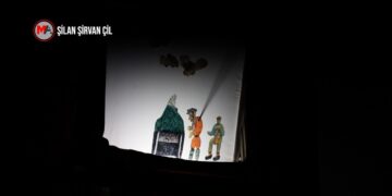 Kirmançkîyle gölge oyununa hayat veriyor