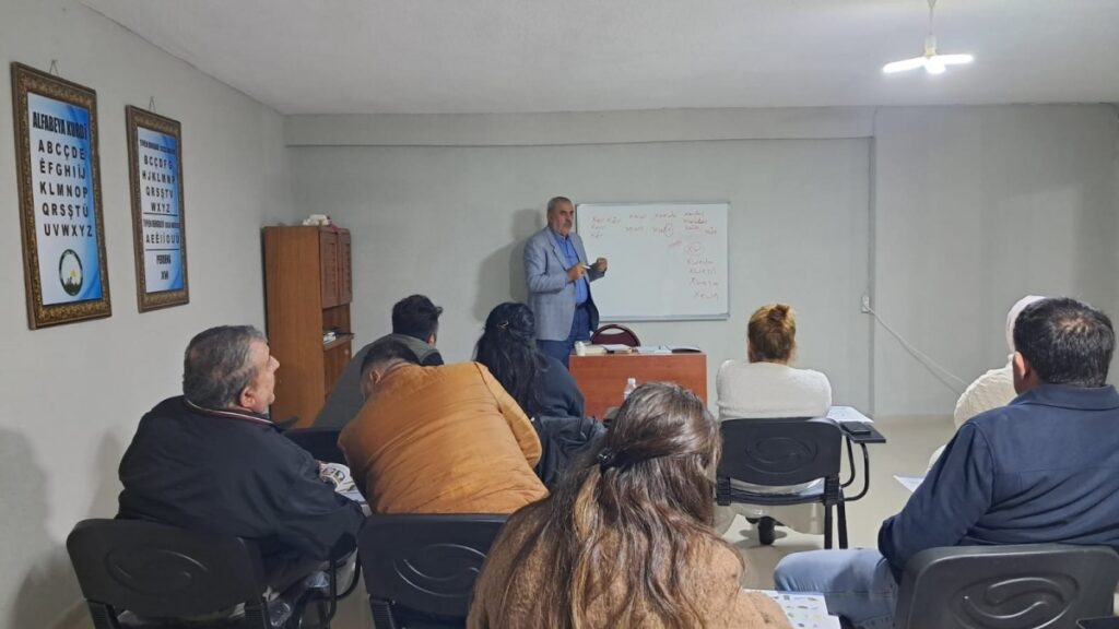 Kızılpınar’da bir ilk: Kürtçe kursları başladı