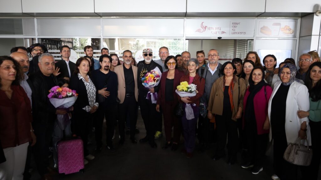 Koma Amed üyeleri, Amed'de şarkılarla karşılandı
