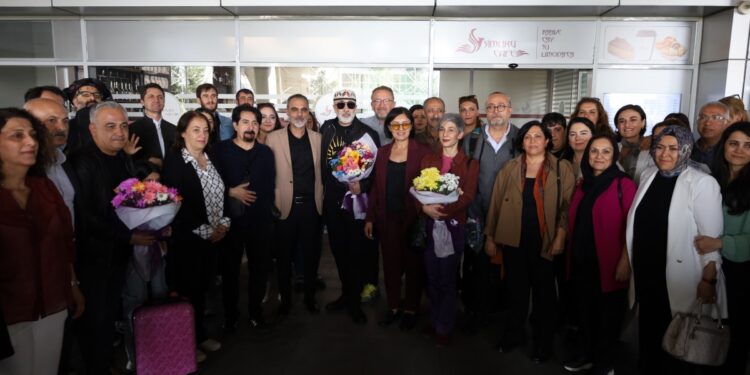 Koma Amed üyeleri, Amed'de şarkılarla karşılandı