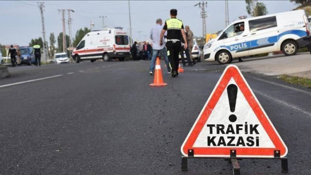 Konya’da Feci Kaza! Çarpışan Otomobillerden Biri Durağa Daldı