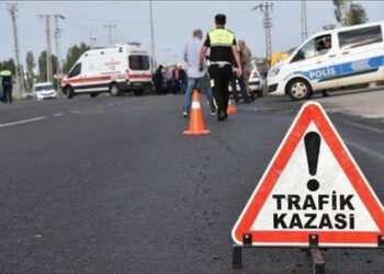 Konya’da Feci Kaza! Çarpışan Otomobillerden Biri Durağa Daldı