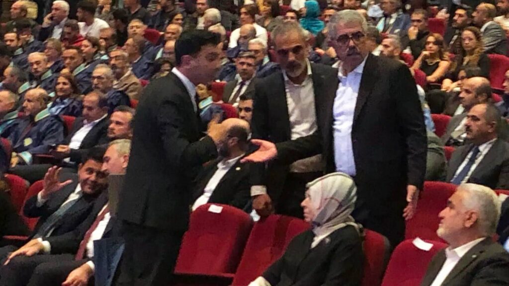 Kurtulmuş'un Diyarbakır ziyaretinde protokol krizi: Başkanlar salonu terk etti