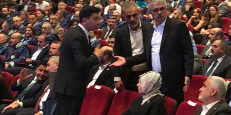 Kurtulmuş'un Diyarbakır ziyaretinde protokol krizi: Başkanlar salonu terk etti