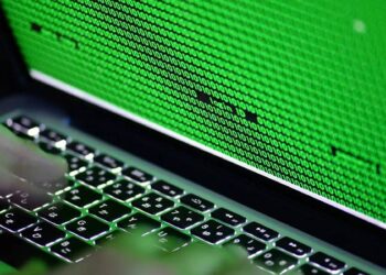 Kurum içi bilgilendirme e-postası, yanlış bir dağıtım listesine gönderilmiş