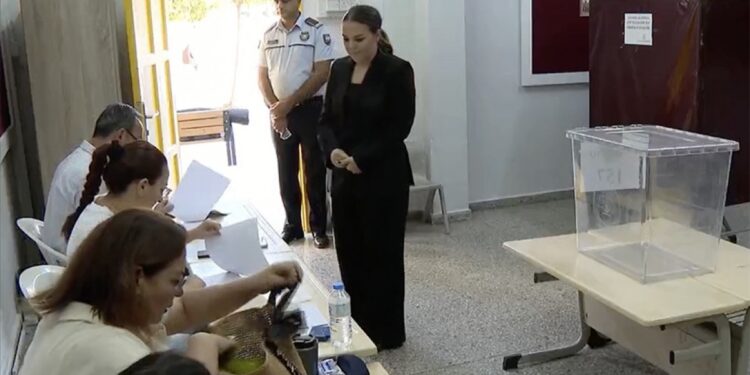 Kuzey Kıbrıs’ta halk sandık başında