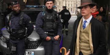 Louvre soygununu fedora şapkalı bu metroseksüel dedektif çözebilir mi?