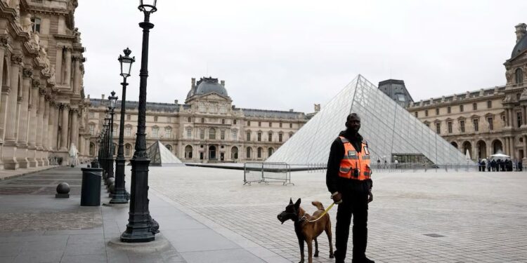 Louvre’da çalınan mücevherlerin değeri 102 milyon dolar: Mücevherlerden umut kesildi