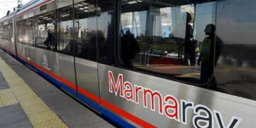 Marmaray'da Dehşet Anları! Birden Raylara Atladı