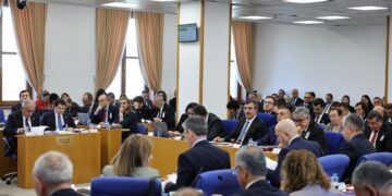 Meral Danış Beştaş: Temel ihtiyaçlar karşılanamazken milyonlar savunmaya harcanıyor