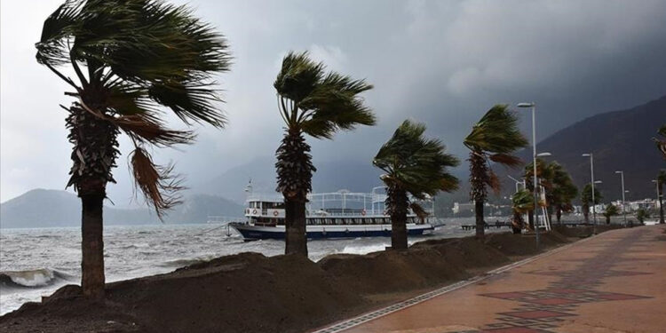 Meteoroloji Akdeniz İçin Alarm Verdi! Sel, Yıldırım ve Hortum Tehlikesi