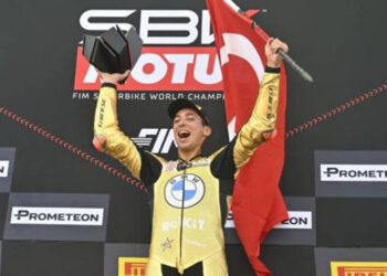 Milli Sporcumuz Toprak Razgatlıoğlu'ndan Tarihi Başarı! Üst Üste Üçüncü Şampiyonluğuna Ulaştı