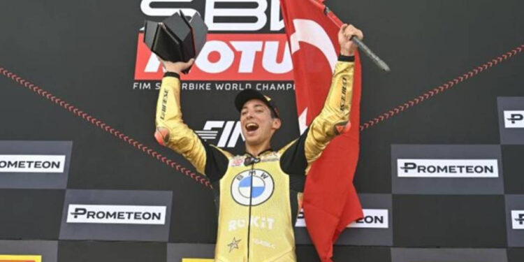 Milli Sporcumuz Toprak Razgatlıoğlu'ndan Tarihi Başarı! Üst Üste Üçüncü Şampiyonluğuna Ulaştı