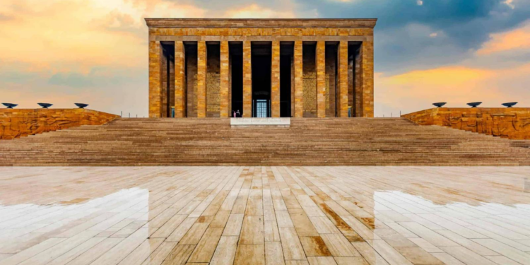 Millî değerlere saygısızlık yapılmaya devam ediliyor!