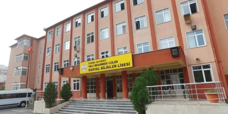 Okulumuzun iktidarın ve çetelerin arka bahçesi olmasına izin vermeyeceğiz!