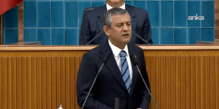 Özgür Özel CHP Grup Toplantısında Konuşuyor: 'Bizimle Siyasi Rekabet Edemeyenler Saldırıları Büyüttüler'