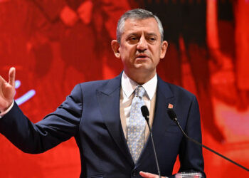 Özgür Özel Cezaevinde Duyduklarını Anlattı: 'Teker Teker Alınlarından Öpüyorum'