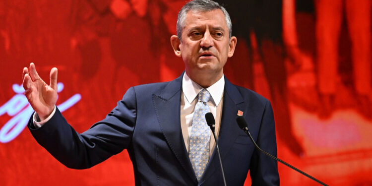 Özgür Özel Cezaevinde Duyduklarını Anlattı: 'Teker Teker Alınlarından Öpüyorum'