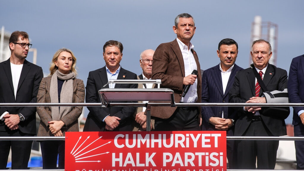Özgür Özel'den Dayanışma Mesajı... 'Arkadaşlarımızı Yalnız Bırakmayacağız!'