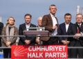 Özgür Özel'den Dayanışma Mesajı... 'Arkadaşlarımızı Yalnız Bırakmayacağız!'