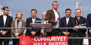 Özgür Özel'den Dayanışma Mesajı... 'Arkadaşlarımızı Yalnız Bırakmayacağız!'
