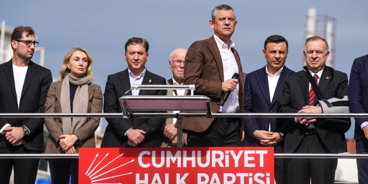 Özgür Özel'den Dayanışma Mesajı... 'Arkadaşlarımızı Yalnız Bırakmayacağız!'