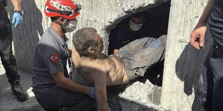 Pasaportunu kaybettiği için sokakta yaşamaya başlamış!