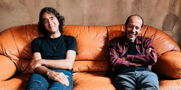 Radyo Modart Sunar: Rashit, Robin ve Mordi Roxy'de Punk Ateşi Yakıyor