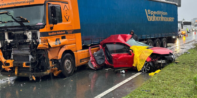 Rize'de Feci Kaza! Karşı Şeride Geçti, Kurtulan Olmadı