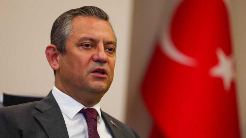 Seçimlere müdahil olmak Kıbrıs Türklerinin saygınlığına zarar verir!