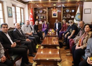 Serra Bucak ile Doğan Hatun’dan Koma Amed’e karşılama