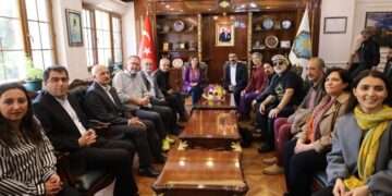 Serra Bucak ile Doğan Hatun’dan Koma Amed’e karşılama