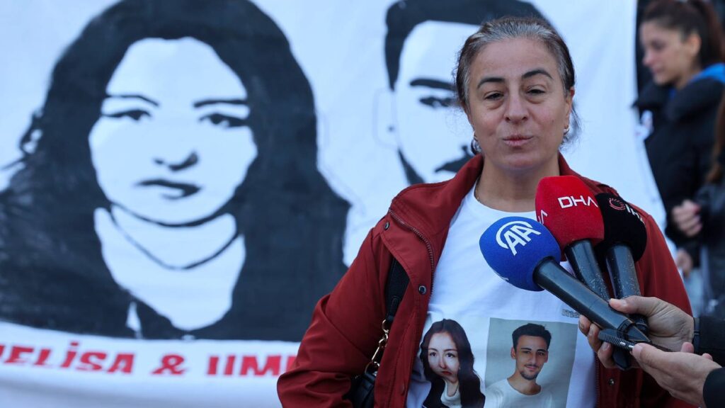 Sivas'ta iki kardeşi evlerinde bıçaklayarak öldüren sanığa, 2 kez ağırlaştırılmış müebbet hapis cezası