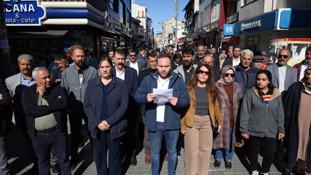Siyasetçilere ceza: Hukukun değil, siyasetin kararıdır