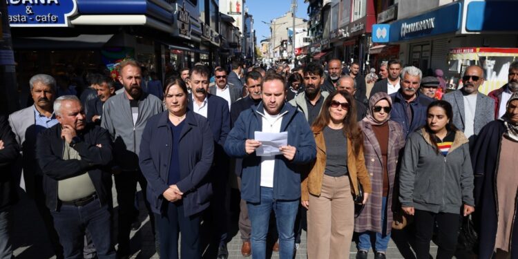 Siyasetçilere ceza: Hukukun değil, siyasetin kararıdır