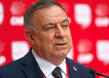 Sonuna kadar belediye başkanlarımızın arkasında durmaya devam edeceğiz