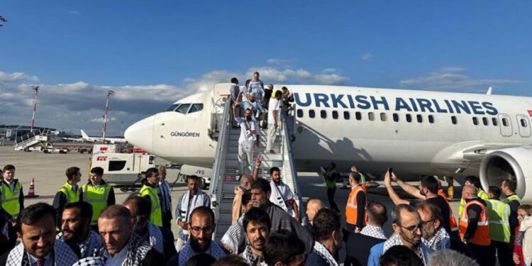 Sumud Filosu Aktivistleri Türkiye'de: Hastaneye Sevk Edilen 6 Kişiden 2'si Taburcu Oldu