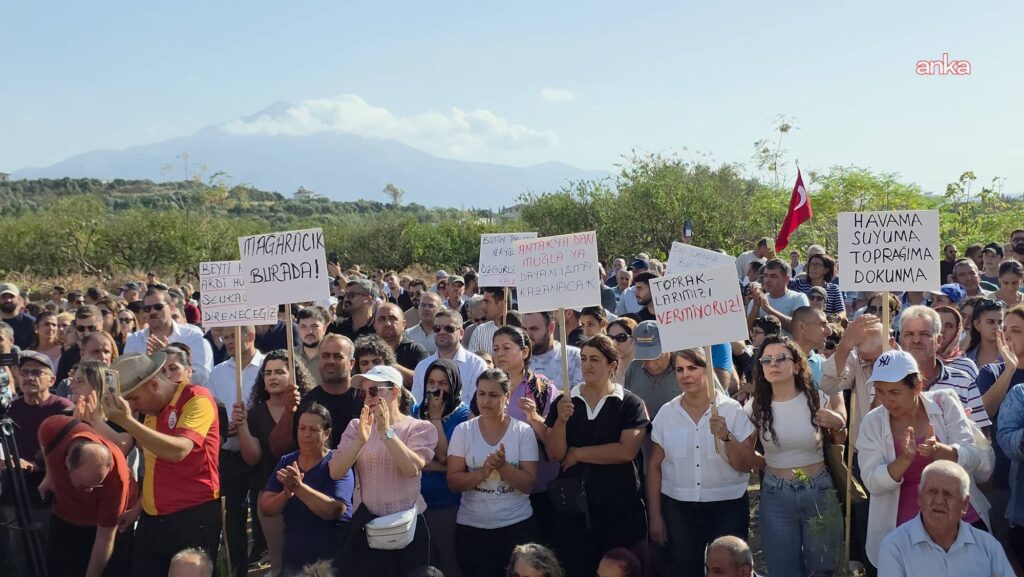 TOKİ için kamulaştırılan Hatay Samandağ'da "Toprağıma Dokunma" mitingi