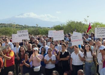 TOKİ için kamulaştırılan Hatay Samandağ'da "Toprağıma Dokunma" mitingi