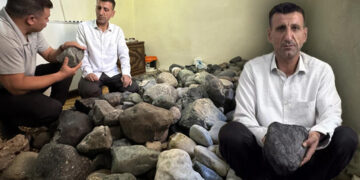 Taş Avcısı Hüseyin! Herkes 'Boş İş' Dedi, O Vazgeçmedi! Yüzlerce Taşı Evinin Bir Odasında Biriktirdi! Şimdi Bilim İnsanları Peşinde