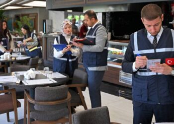 Ticaret Bakanlığı kafe ve lokantalarda fahiş fiyatlı su satışlarını denetledi