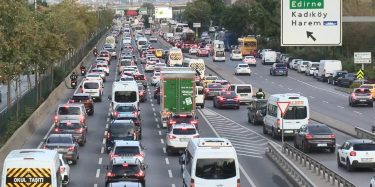 Trafikte Pazartesi Sendromu! Yoğunluk Yüzde 71'e Çıktı