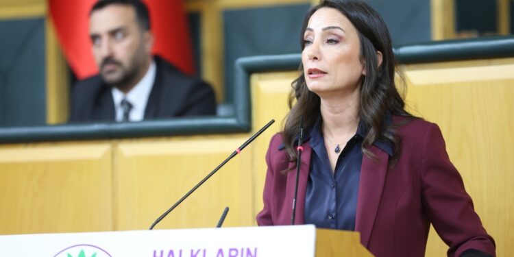 Tülay Hatimoğulları: Sürecin ritmi düştükçe savaştan yana olanların cesareti artıyor