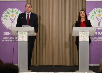 Tuncer Bakırhan: Sürecin ikinci aşaması hukuki adımlardır  Tülay Hatimoğulları: Atılan adım Cumhuriyeti demokratikleştirmek için fırsat