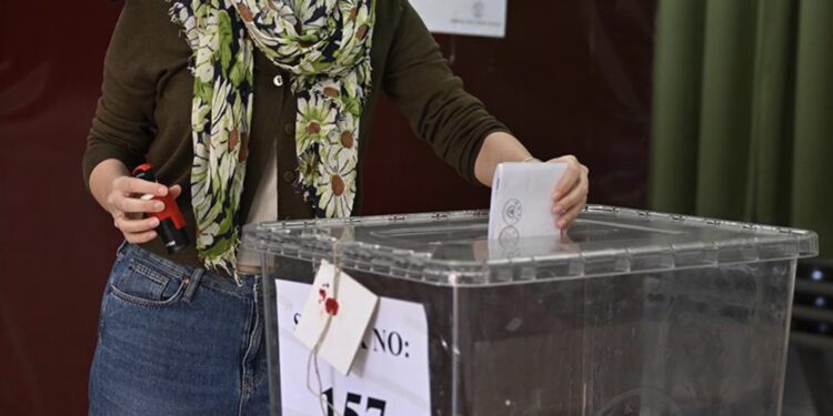 Türkiye'deki anketlerinde AKP'yi önde gösteren şirket Kıbrıs'ta yanıldı: Erhürman tarihi farkla kazandı