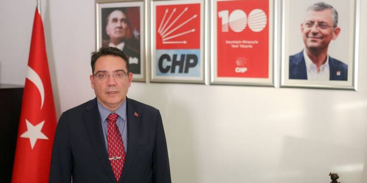 Türkiye'nin güvenliğine yönelik sorunları çözmek için alanında uzman, liyakat sahibi kadrolarımızla iktidara hazırız