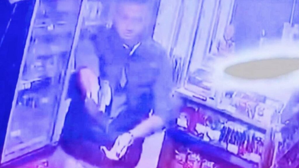 Uzman çavuşu öldürüp otomobilini gasp etti: Polislere ateş açtı!