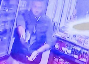 Uzman çavuşu öldürüp otomobilini gasp etti: Polislere ateş açtı!