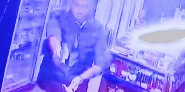 Uzman çavuşu öldürüp otomobilini gasp etti: Polislere ateş açtı!